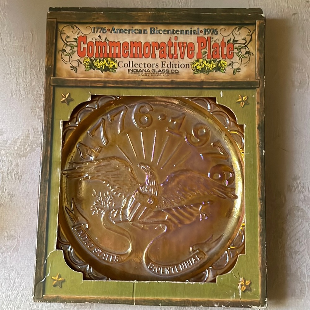 Indiana Glass Co. American Bicentennial Commemorative carnival glass plate w/box
